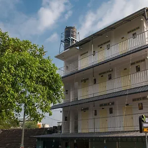 https://gems-9-airport-hotel.kerala-hotels.net